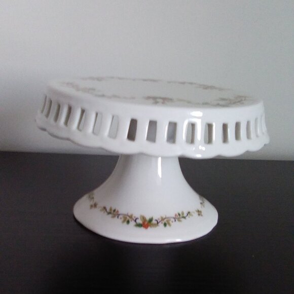 Mikasa 'Holiday Lace' Christmas Porcelain Cake Plate With Delicate Holly Design - Picture 9 of 11